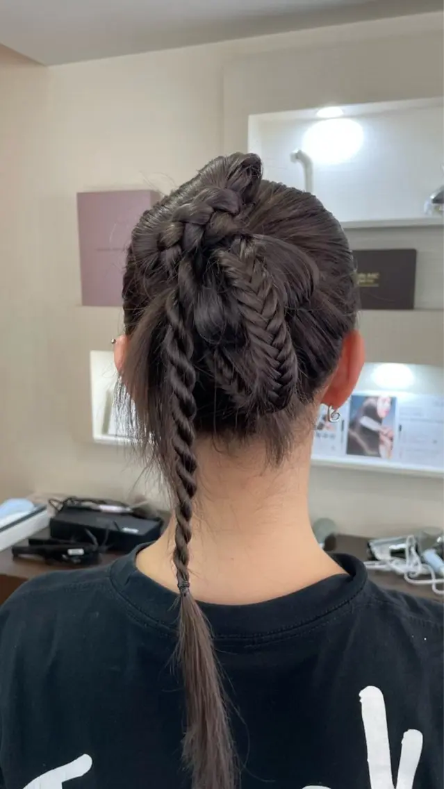 ロング 堀 綾花のヘアスタイル