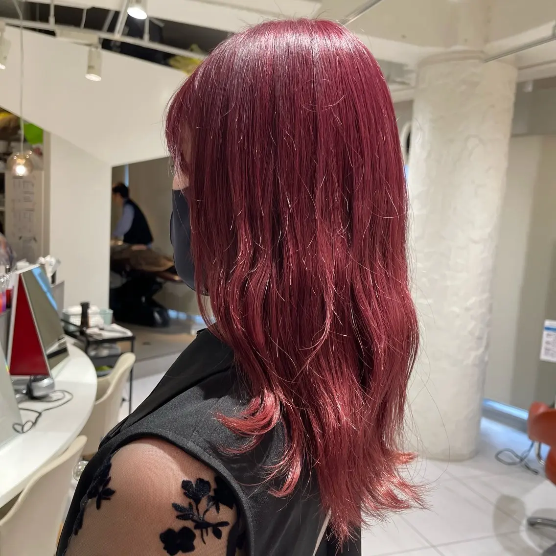ミディアム カラー ブリーチ ピンクカラー レッドカラー 由比藤理子 ブリーチカラー🌈のヘアスタイル