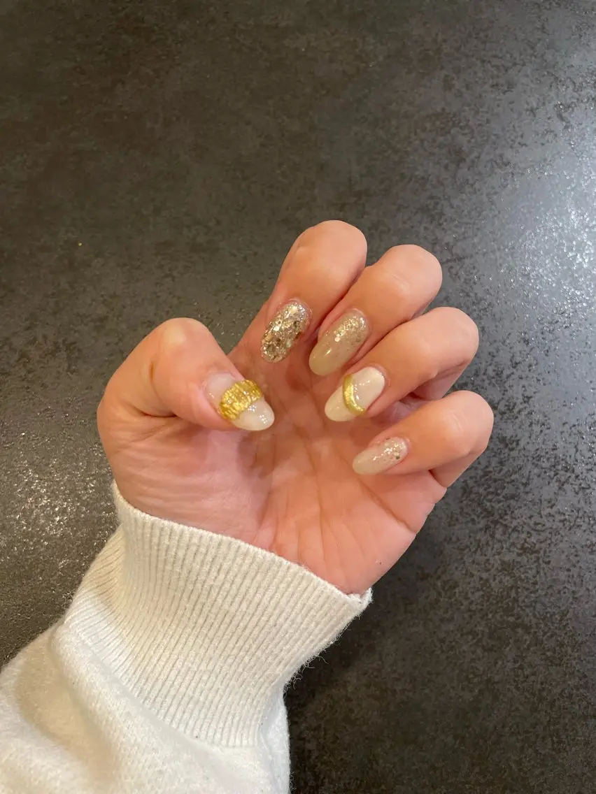 ネイル ゴールド ホワイト lépore nail salonのネイルデザイン