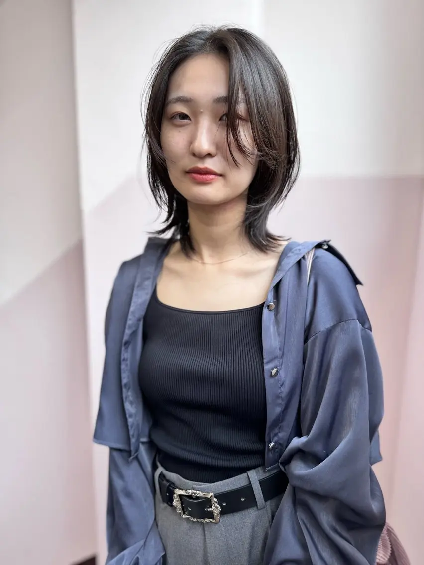 ミディアム カラー オカモト ミユウのヘアスタイル