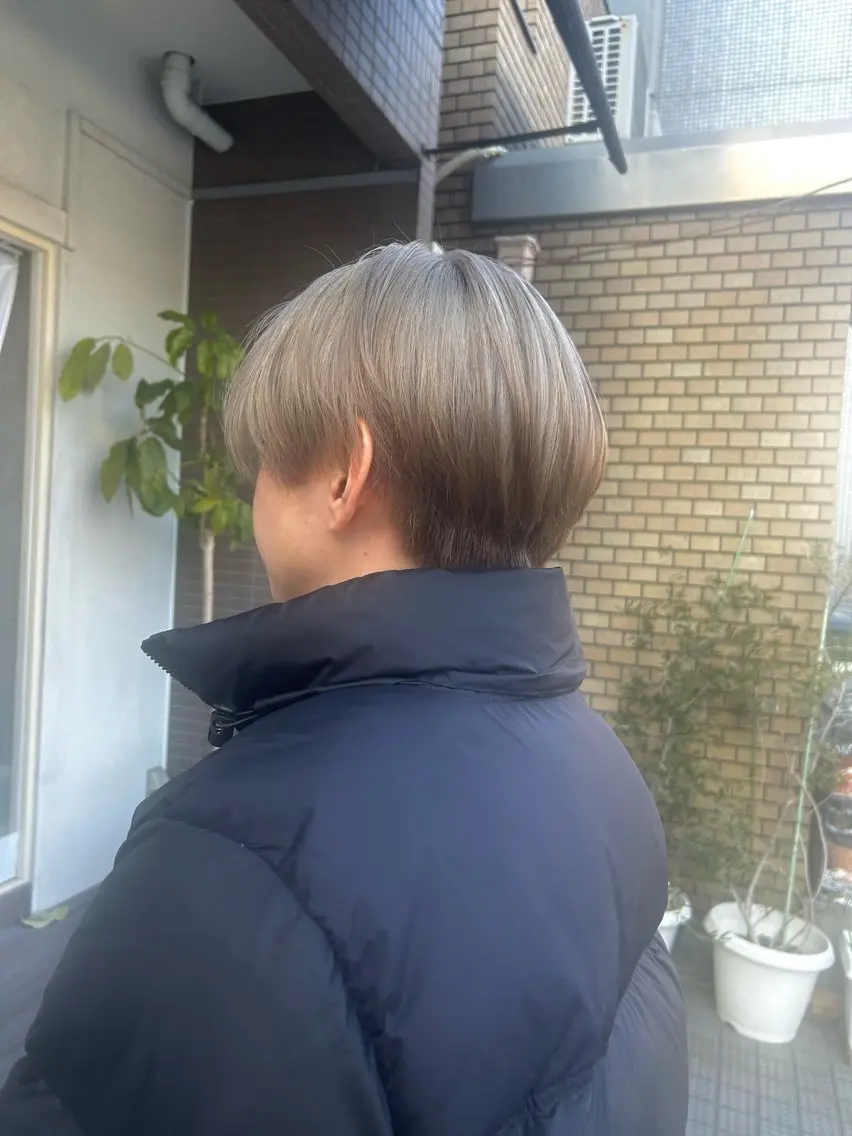 ミディアム 川筋 桃果のヘアスタイル