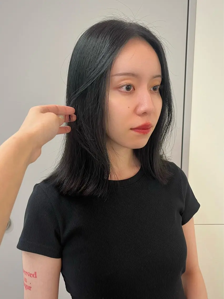 ミディアム カラー 顔周りカット レイヤーカット カット トリートメント オリーブカラー/ レイヤー/ ローレンのヘアスタイル