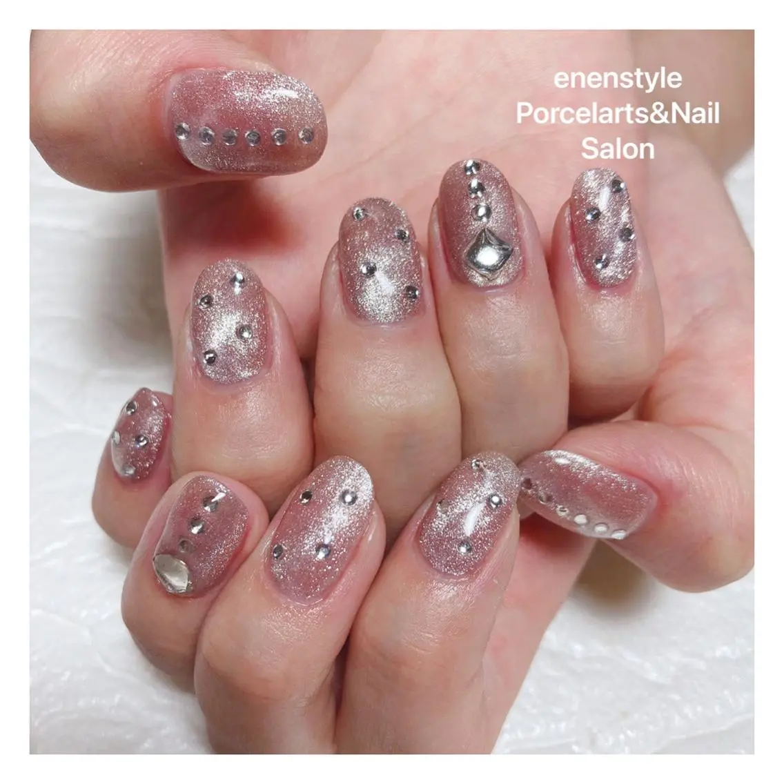 ミディアム ネイル ハンドネイル 🐾enen style 🐾のネイルデザイン