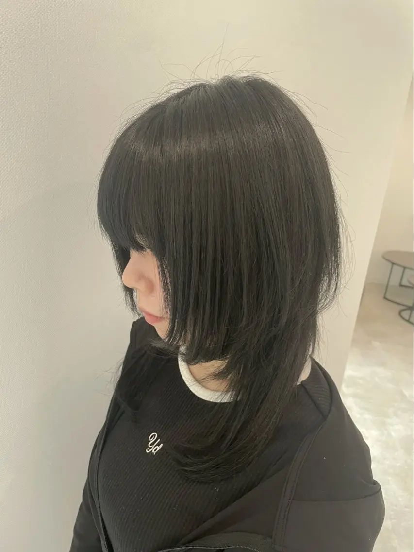 ミディアム カラー moi Blanc/ Aoyagiのヘアスタイル
