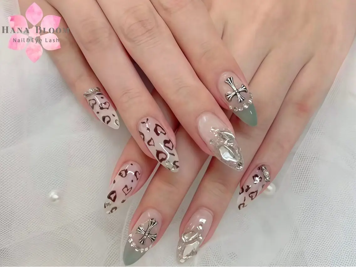 ネイル フレンチネイル ジェルネイル グラデーション ラメ(グリッター) マグネットネイル ハンドネイル ハンドケア Hana Bloom Nail Salonのネイルデザイン