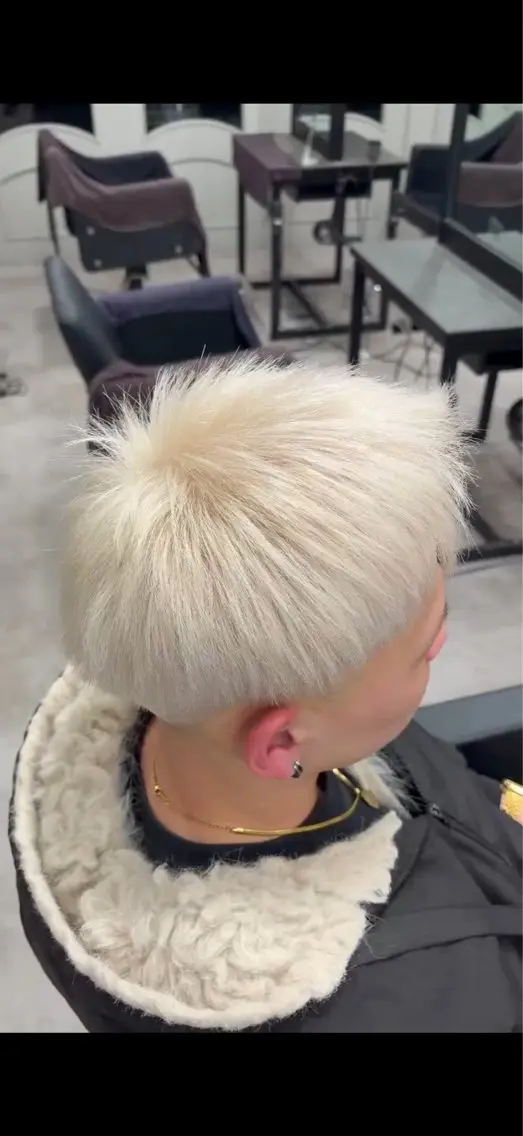 カラー メンズ メンズブリーチ メンズハイトーン ブリーチ ブロンド 透明感カラー 芦刈 陽大のヘアスタイル