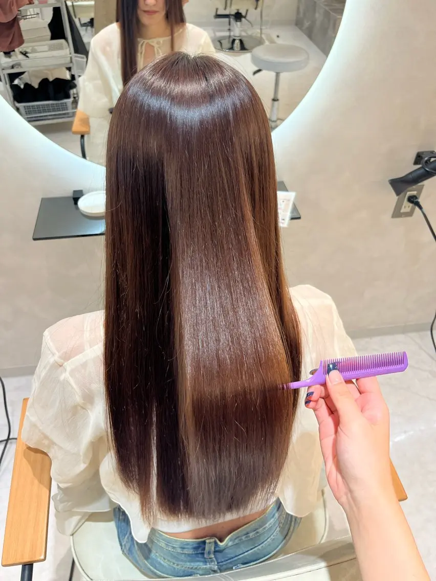 ロング ロングレイヤー 髪質改善 レイヤーカット ロング 酸性ストレート ヘアカラー 縮毛矯正 ブリーチなしベージュ レイヤーカットはるかのヘアスタイル