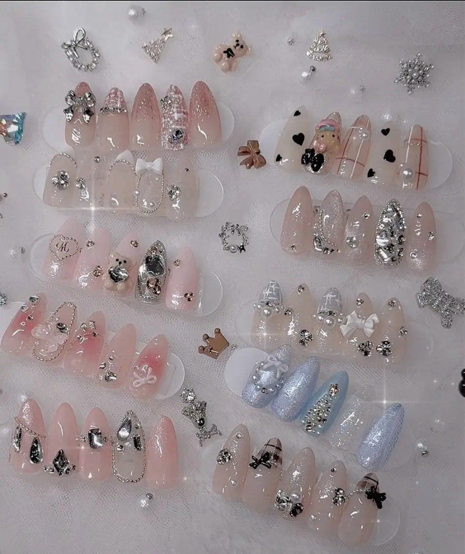 ネイル 冬ネイル クリスマス ハンドネイル I-nailロング /ワンホン/キラキラのネイルデザイン