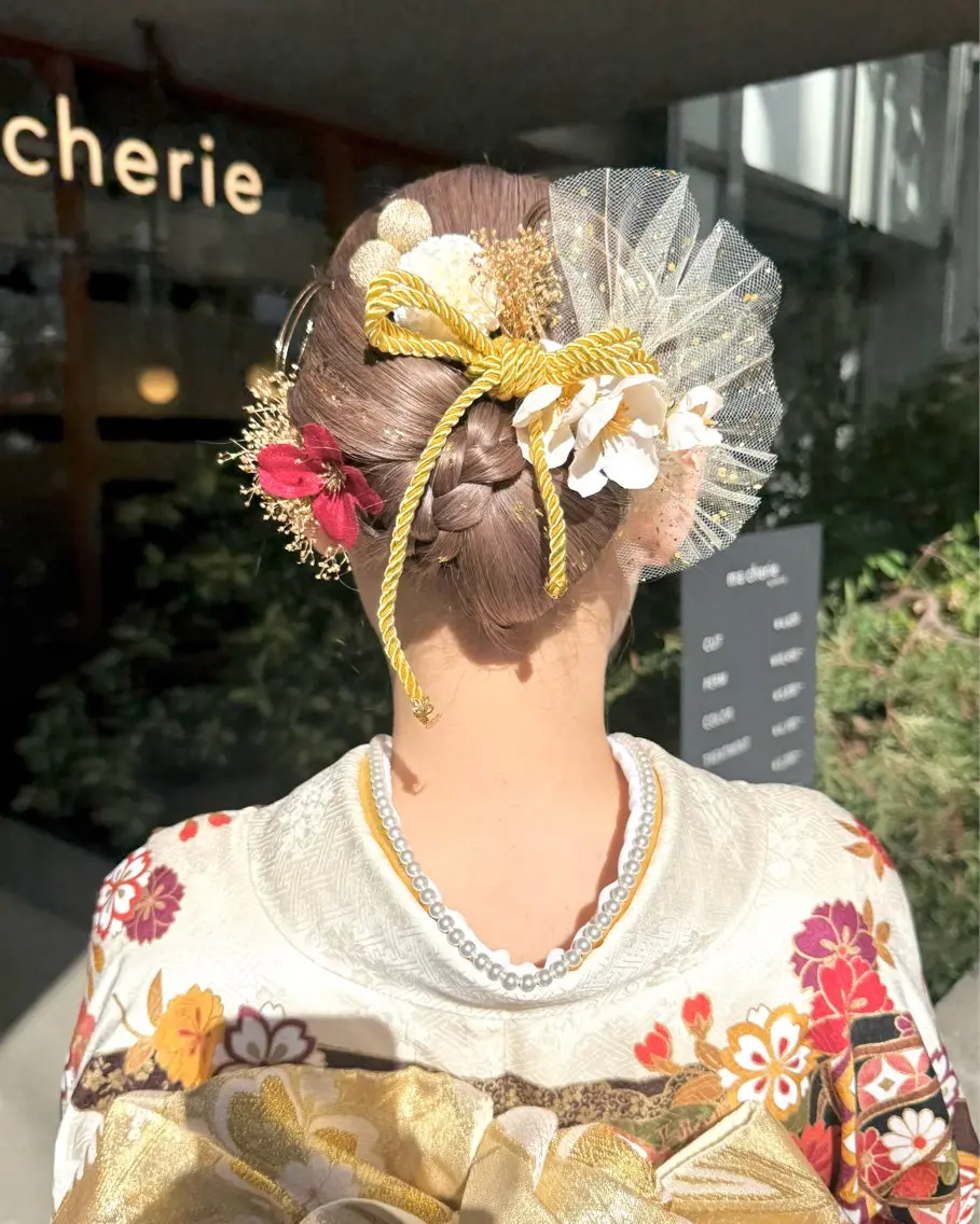 セミロング ヘアアレンジ 髪飾り ヘアセット 浦辻 夏紀のヘアスタイル