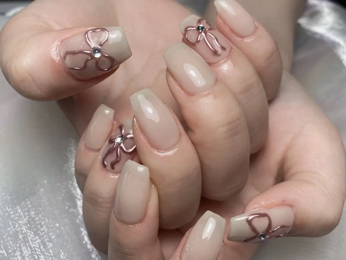 ネイル フラワーネイル フットネイル フレンチネイル ガーリー キラキラネイル ハンドネイル UM Nail Salonのネイルデザイン