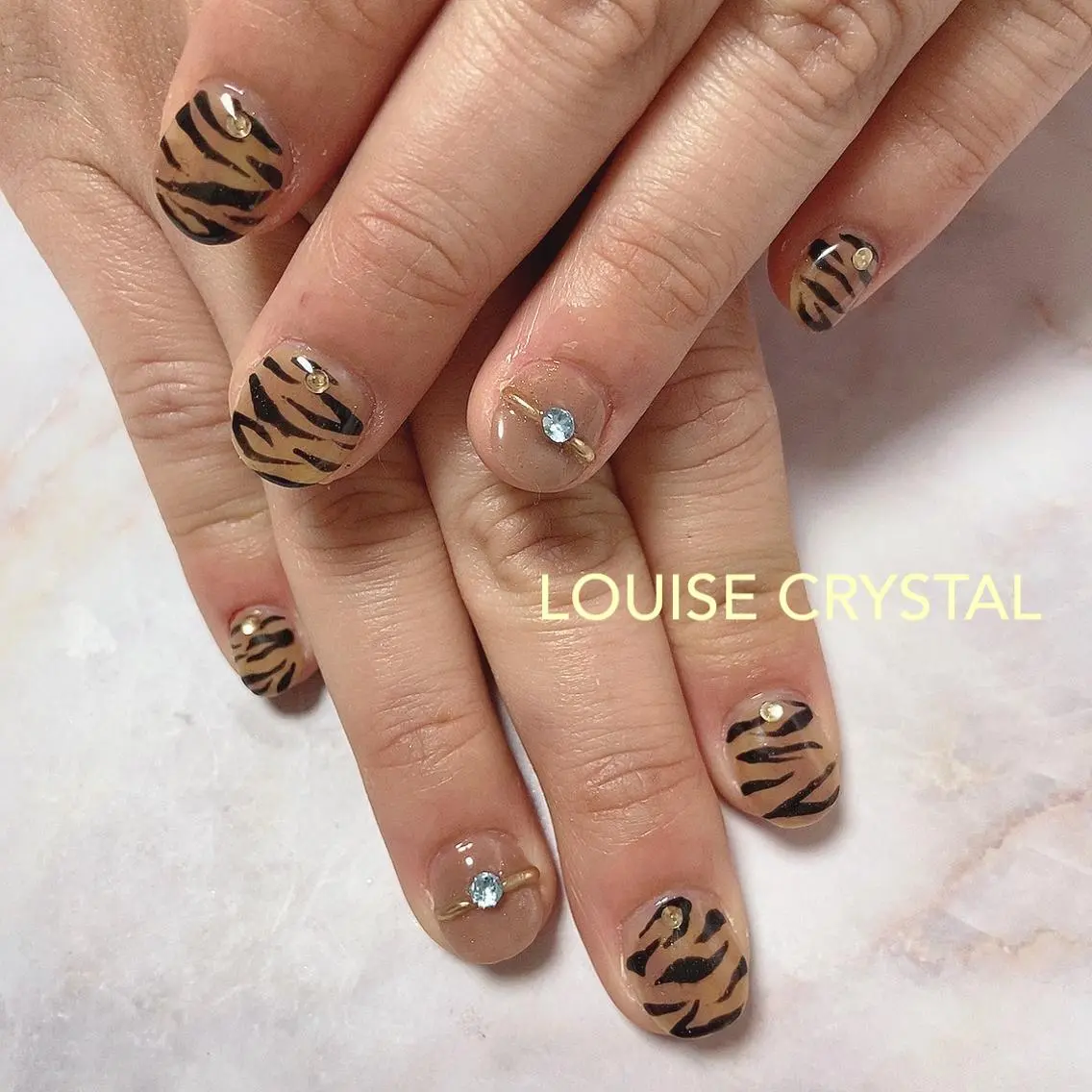 ネイル ハンドネイル LOUISE CRYSTALのネイルデザイン
