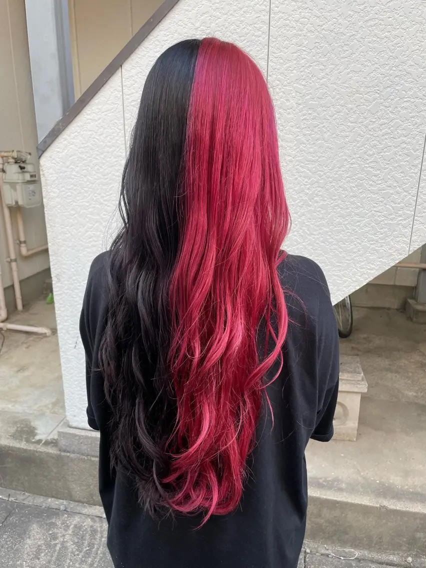 ロング カラー インナーカラー 推し ブリーチ 髪質改善のヘアスタイル