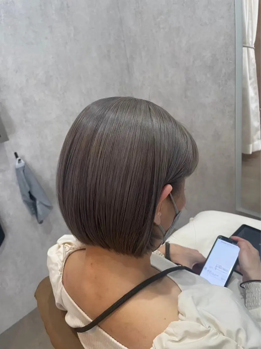 ショート カラー 切りっぱなしボブ ブリーチ 透明感カラー グレージュ ハイトーンカラー ヘアカラー Kyota 西九条美容師のヘアスタイル