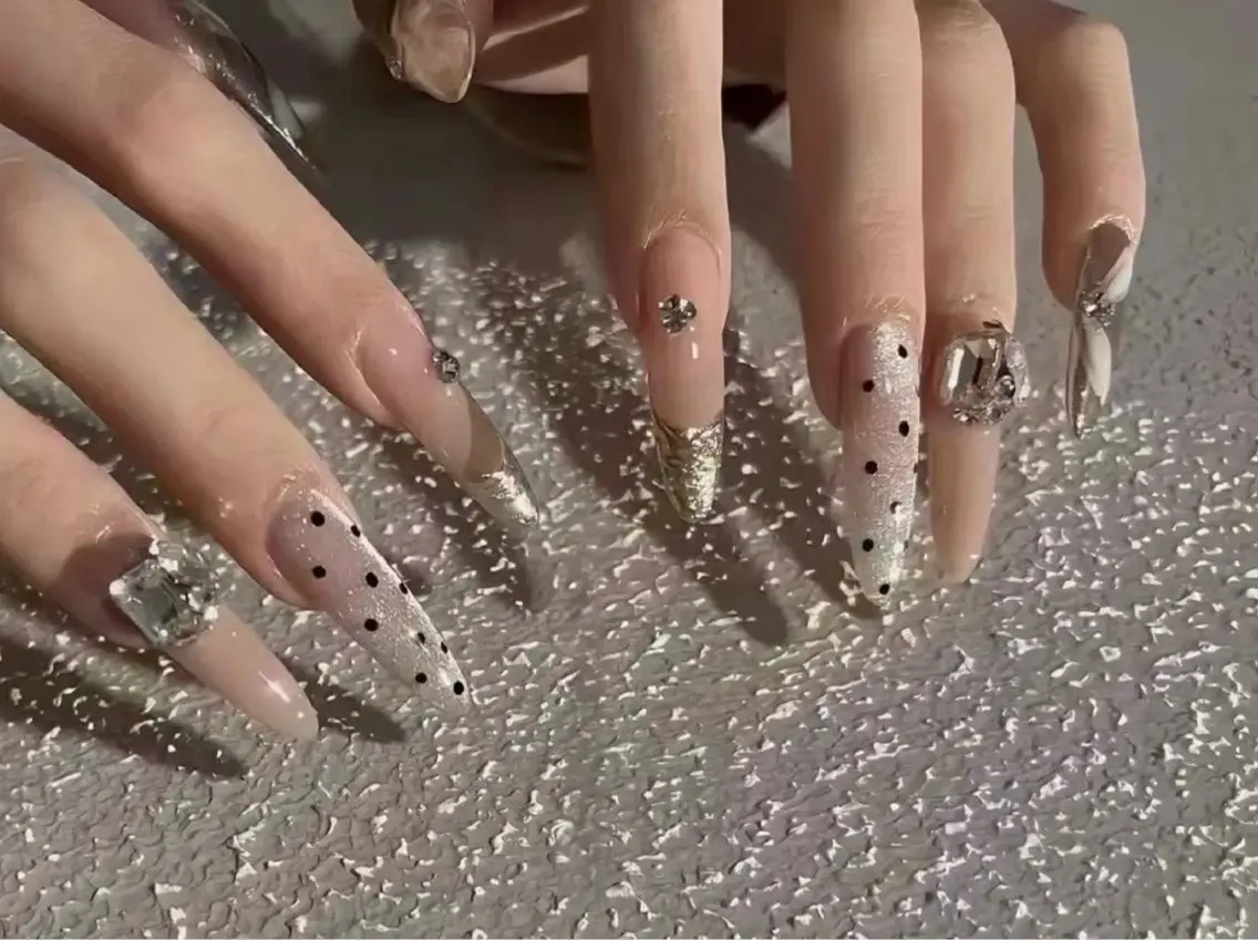 ネイル フレンチネイル ラメ(グリッター) ラメグラデーション マグネットネイル 持ち込み Unicorn Nail原宿表参道のネイルデザイン