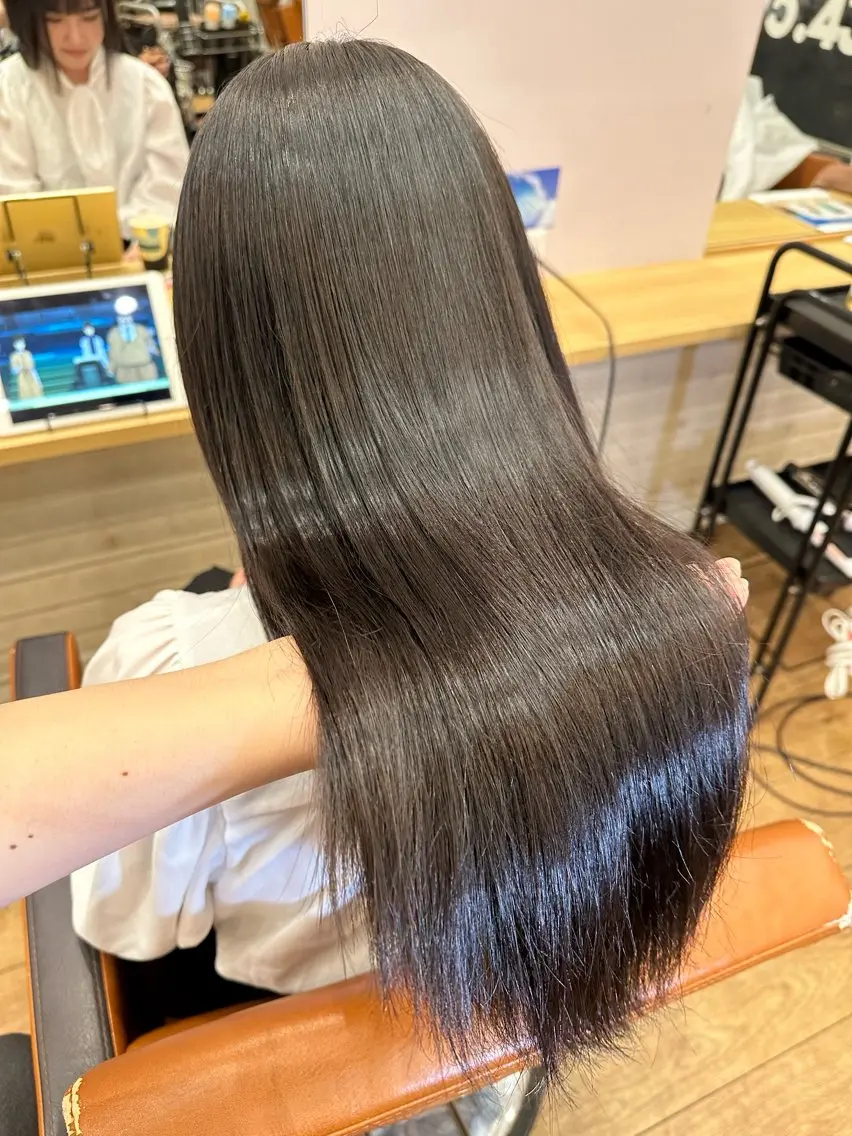 ロング レイヤーカット/ 髪質改善特化のヘアスタイル