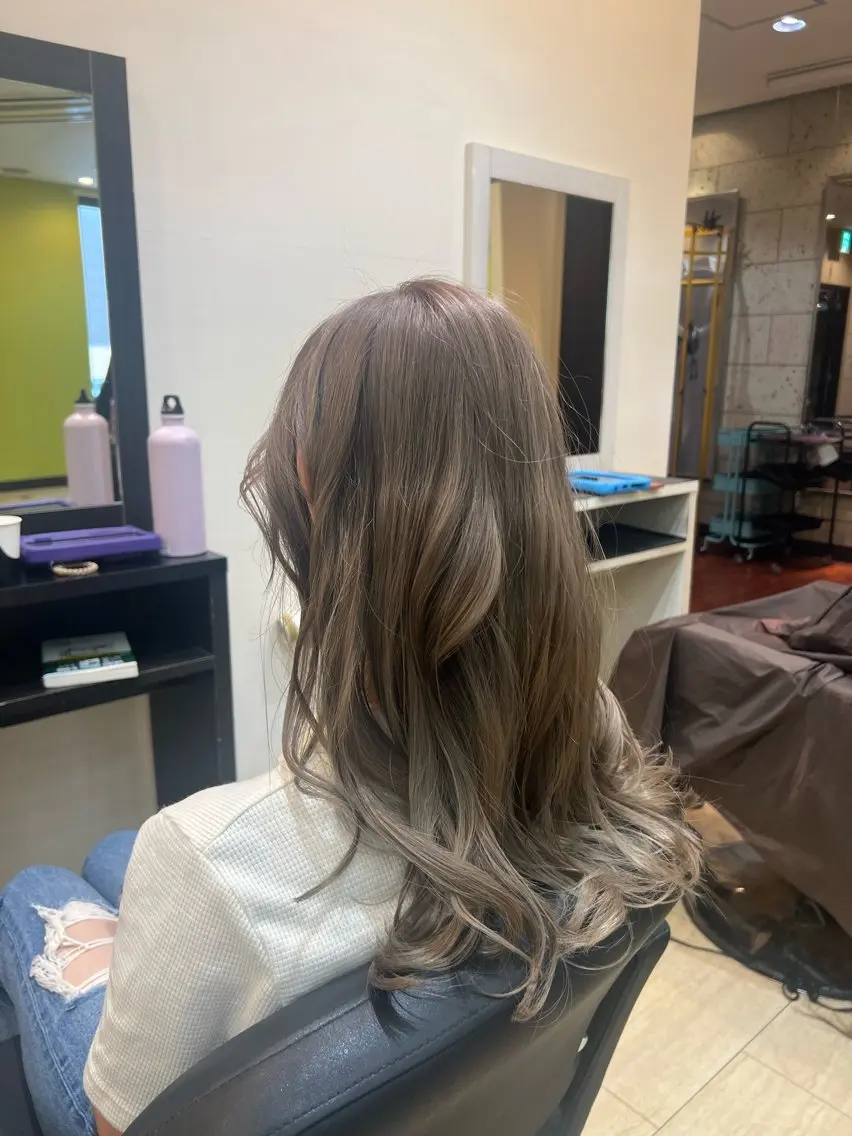 カラー ベージュカラー ミルクティーベージュ ハイトーン/パーマ 特化平田のヘアスタイル