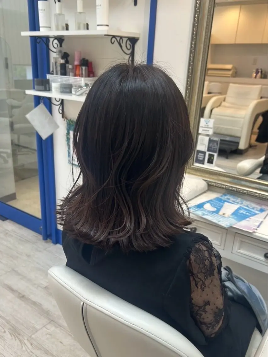 ミディアム カラー 小川 夏花のヘアスタイル