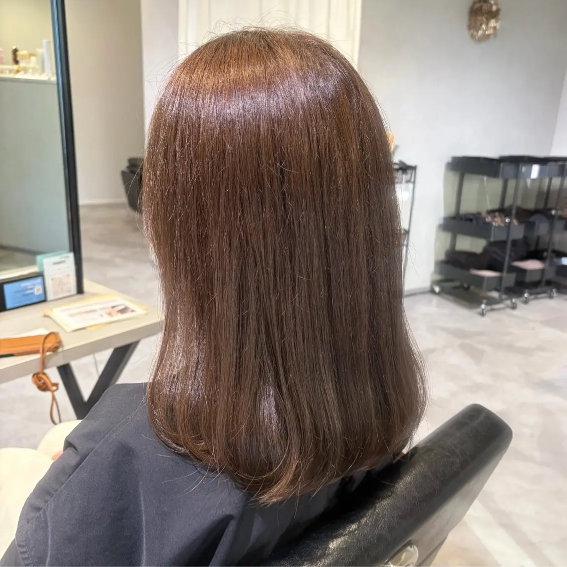 セミロング カラー アッシュ アッシュブラウン ブリーチ ブラウンカラー ブリーチなしカラー ヘアカラー トリートメント MIRUKA/ 暖色カラー/ベージュのヘアスタイル