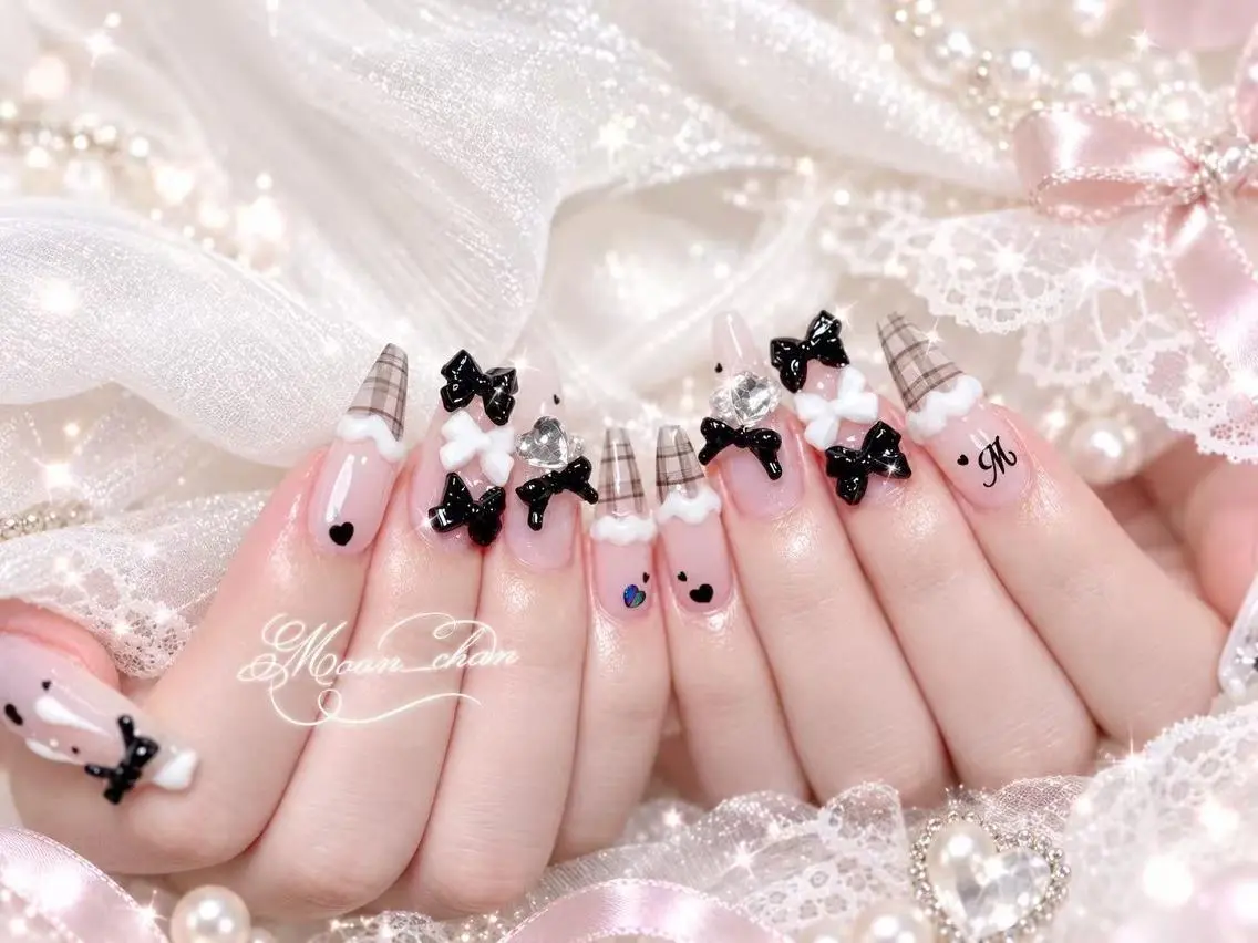 ネイル 長さ出し キラキラネイル 韓国ネイル ロングネイル マグネットネイル ハンドネイル ハンドケア Yuki🌸 nailのネイルデザイン