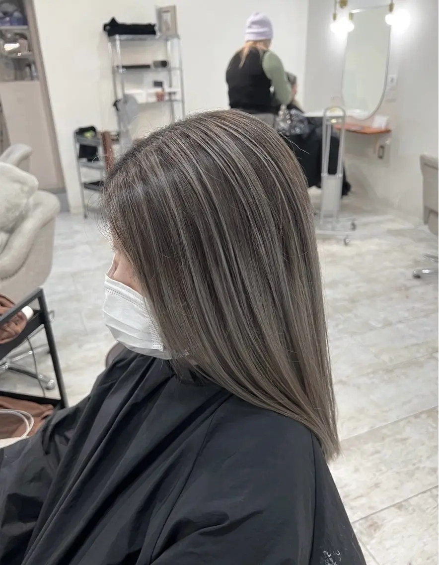ミディアム カラー バレイヤージュ グレージュ レイヤーカット 指名数No.1 /NAOYAのヘアスタイル