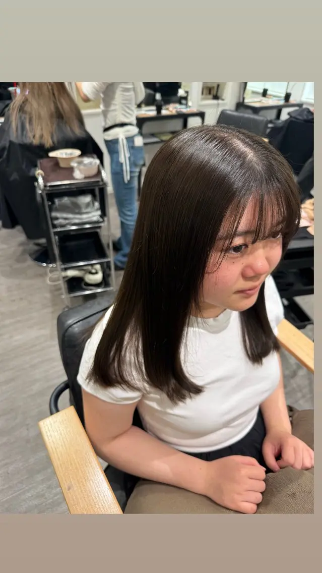セミロング カラー グレージュ オリーブグレージュ オリーブグレー カット ヘアカラー トリートメント 艶髪レイヤー上田 紗也🇰🇷💗のヘアスタイル
