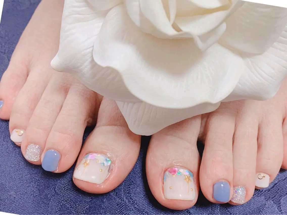ネイル アートネイル 長さ出し フットネイル グリーン ニュアンスネイル Lily Roseスタッフ一同のマツエク・マツパデザイン