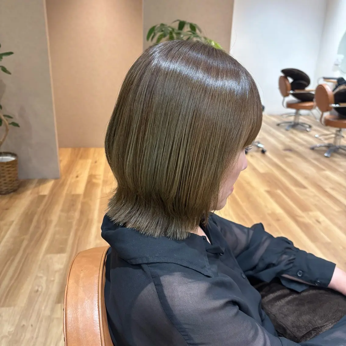 ミディアム くびれヘア くびれレイヤー レイヤーカット 小西 七菜子のヘアスタイル