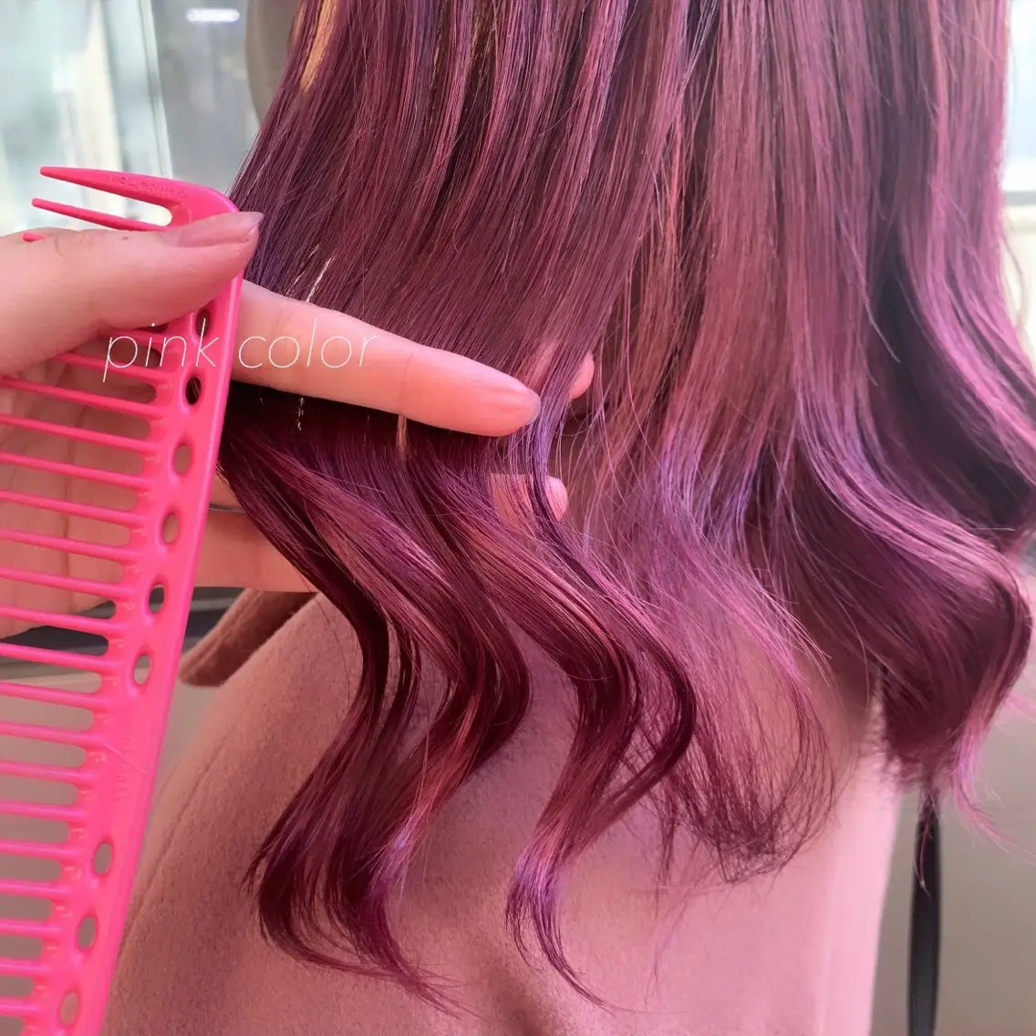 セミロング カラー ブリーチ ピンクカラー 似合わせカット得意 💛RENA💛のヘアスタイル