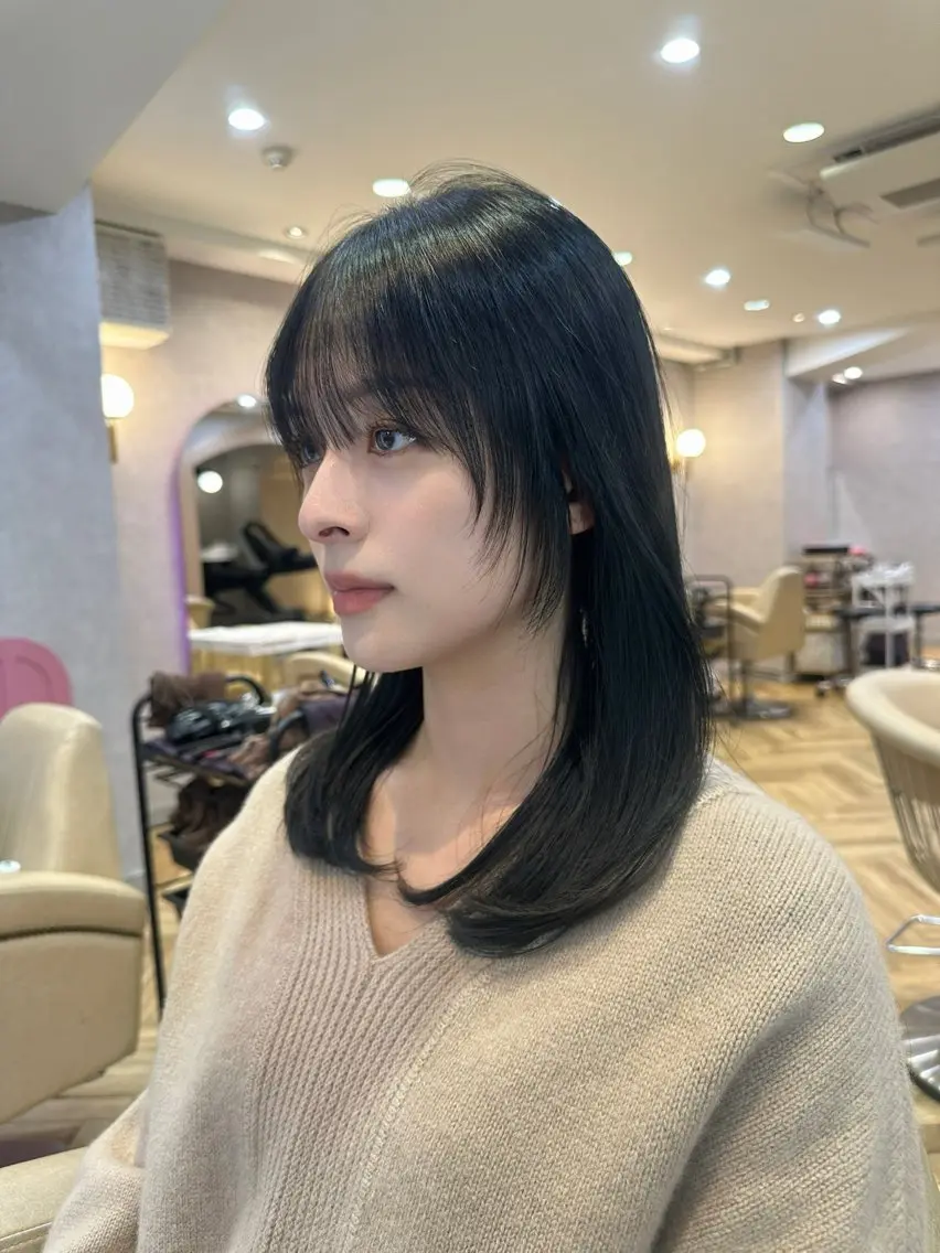 ミディアム パーマ アッシュ 顔まわりレイヤー 顔周りカット 韓国風ヘア レイヤーカット カット ヘアカラー トリートメント ヘアセット 銀座副店長/レイヤー /髪質改善/田島のヘアスタイル