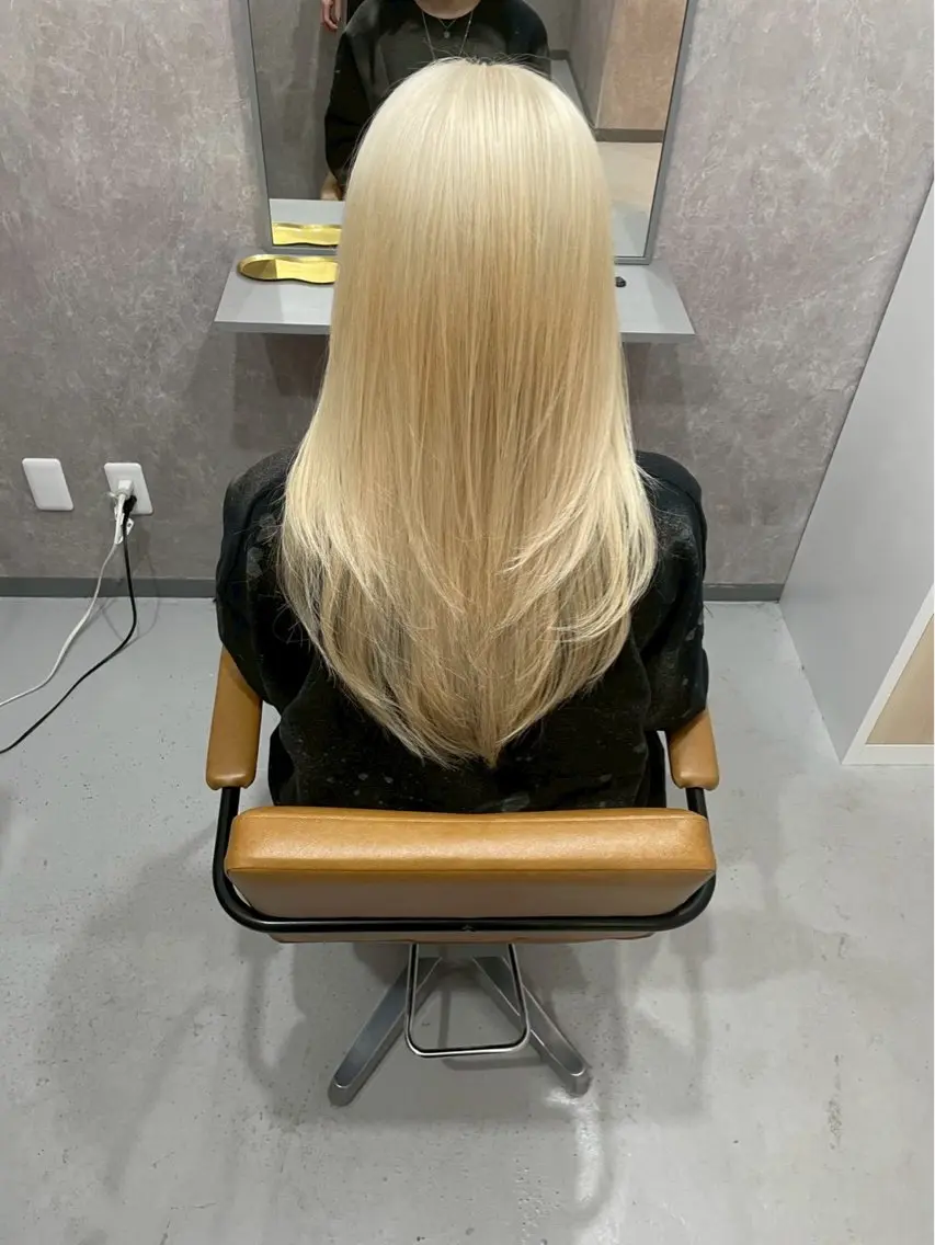 カラー ブロンド ヘアカラー Maison Toi 山﨑 麻生のヘアスタイル
