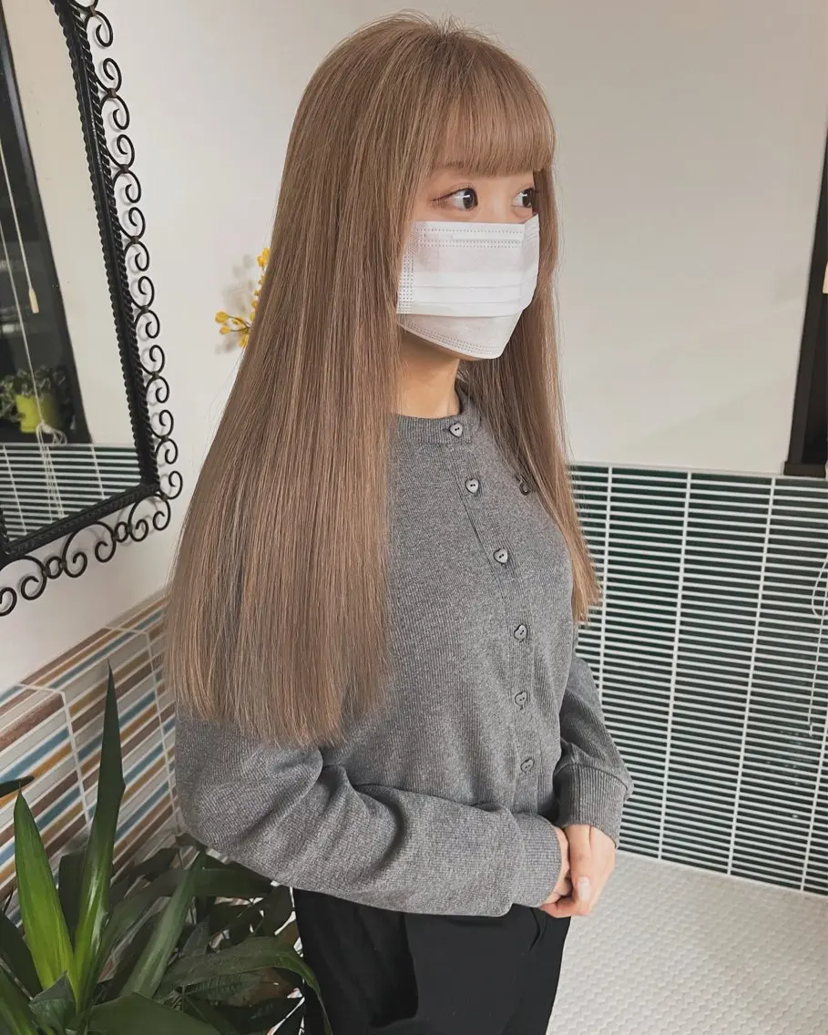 ロング カラー ベージュカラー ミルクティーベージュ カット ヘアカラー ミルクティーベージュ outaのヘアスタイル