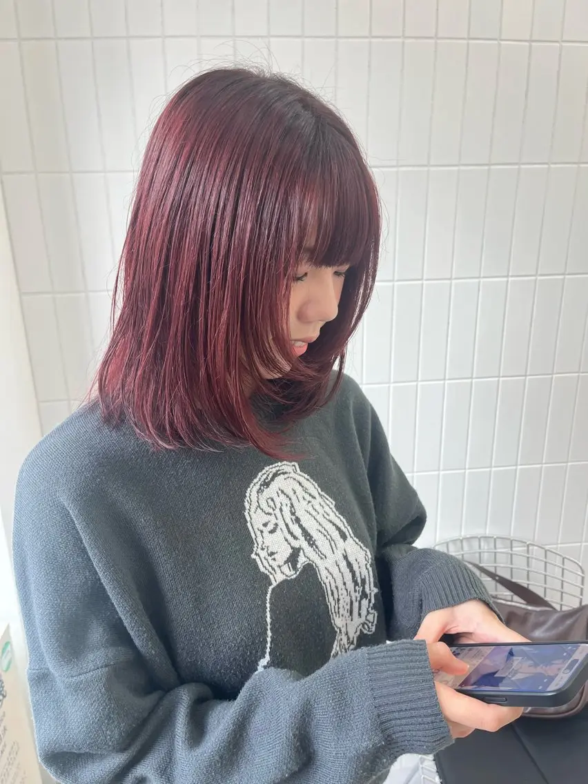ミディアム カラー レッドカラー レイヤーカット カット ヘアカラー トリートメント 髪質改善縮毛矯正/暖 色カラー/ウエダカナのヘアスタイル