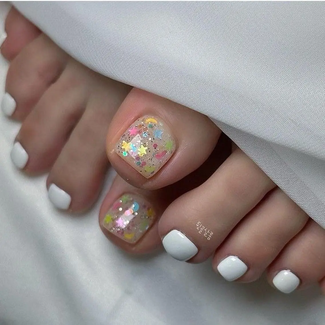 ネイル フットネイル フレンチネイル ジェルネイル マグネットネイル 持ち込み フットネイル Ribbonnail salonのネイルデザイン