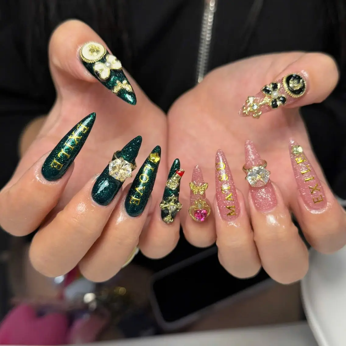 ネイル オーロラネイル 長さ出し フレンチネイル ジェルネイル マグネットネイル ハンドネイル KITTY nailsのネイルデザイン