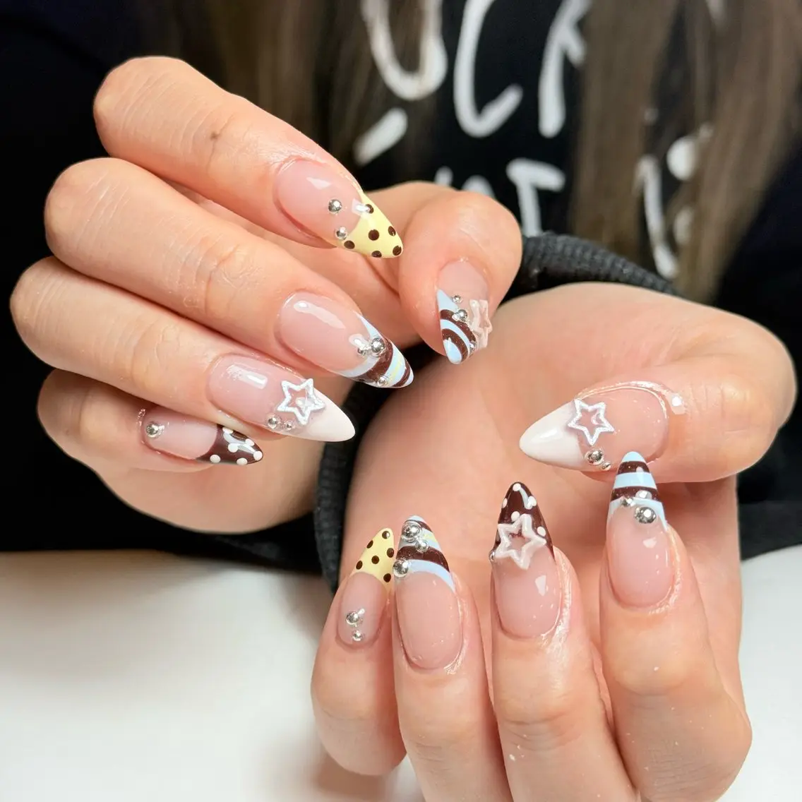 ネイル チークネイル フレンチネイル グラデーション キラキラネイル 韓国ネイル ハンドネイル Risa_ Nailのネイルデザイン