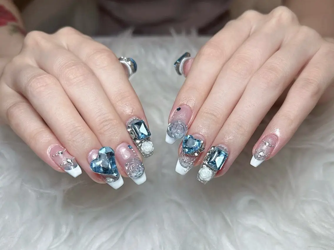 ネイル チークネイル ドット フレンチネイル グラデーション ハート ハンドネイル ハンドケア Eli Muse 新宿ネイルのネイルデザイン