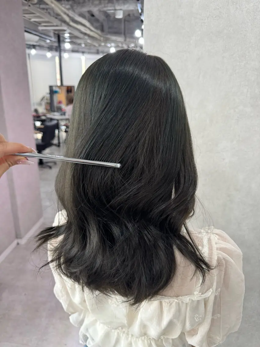 ロング カラー ベージュカラー ブリーチ ブラウンカラー ショコラブラウン ショコラグレージュ ヘアカラー トリートメント 赤み無し柔らかカラー 【梅田】madokaのヘアスタイル