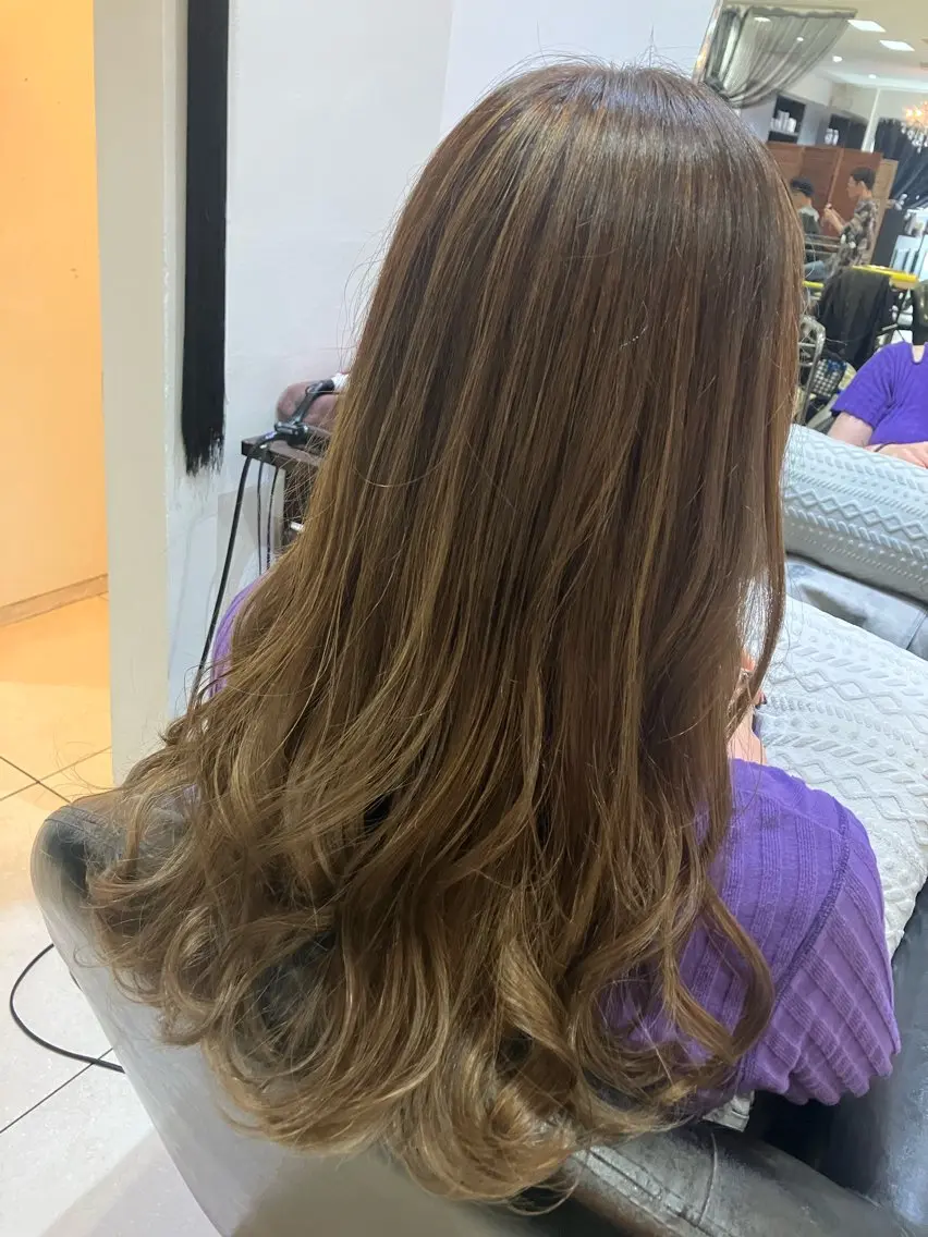 ロング ヘアカラー トリートメント 吉本 yoshimotoのヘアスタイル