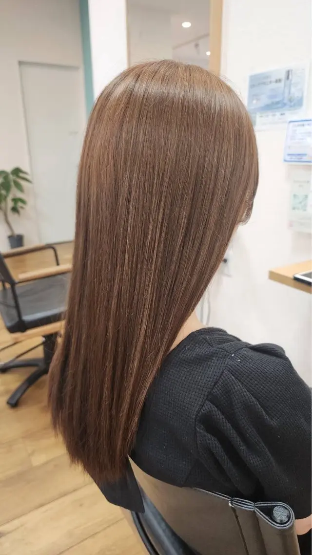 カラー MOLLA モモカのヘアスタイル