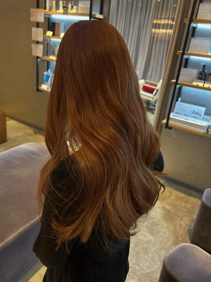 ロング カラー ベージュカラー ラテベージュ カット ヘアカラー トリートメント 透明感ブラウン/艶髪 KIKOのヘアスタイル