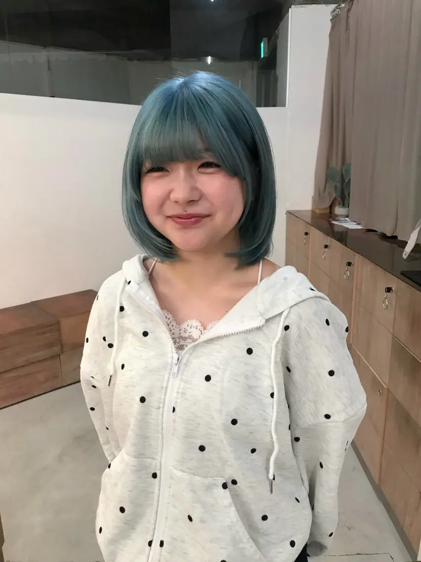 ミディアム カラー ヘアカラー ひな🐥ハイトーン/ レイヤーカット🎼のヘアスタイル