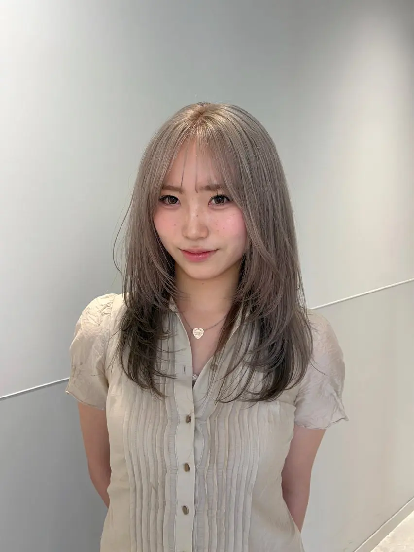 ミディアム ミディアムレイヤー レイヤーカット カット れん/梅田美容室 縮毛矯正/透明感のヘアスタイル