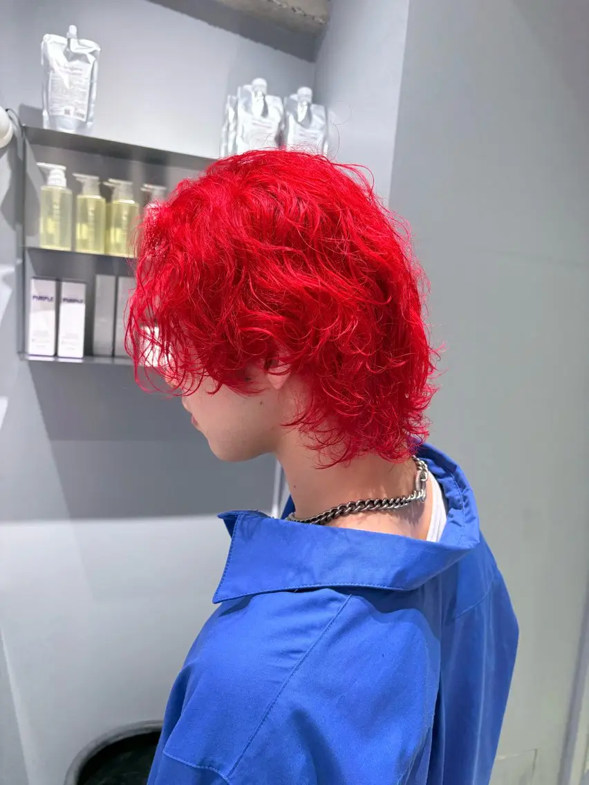 ミディアム カラー メンズ レッドカラー カット ヘアカラー トリートメント NANA🦖 ハイトーンデザインのヘアスタイル