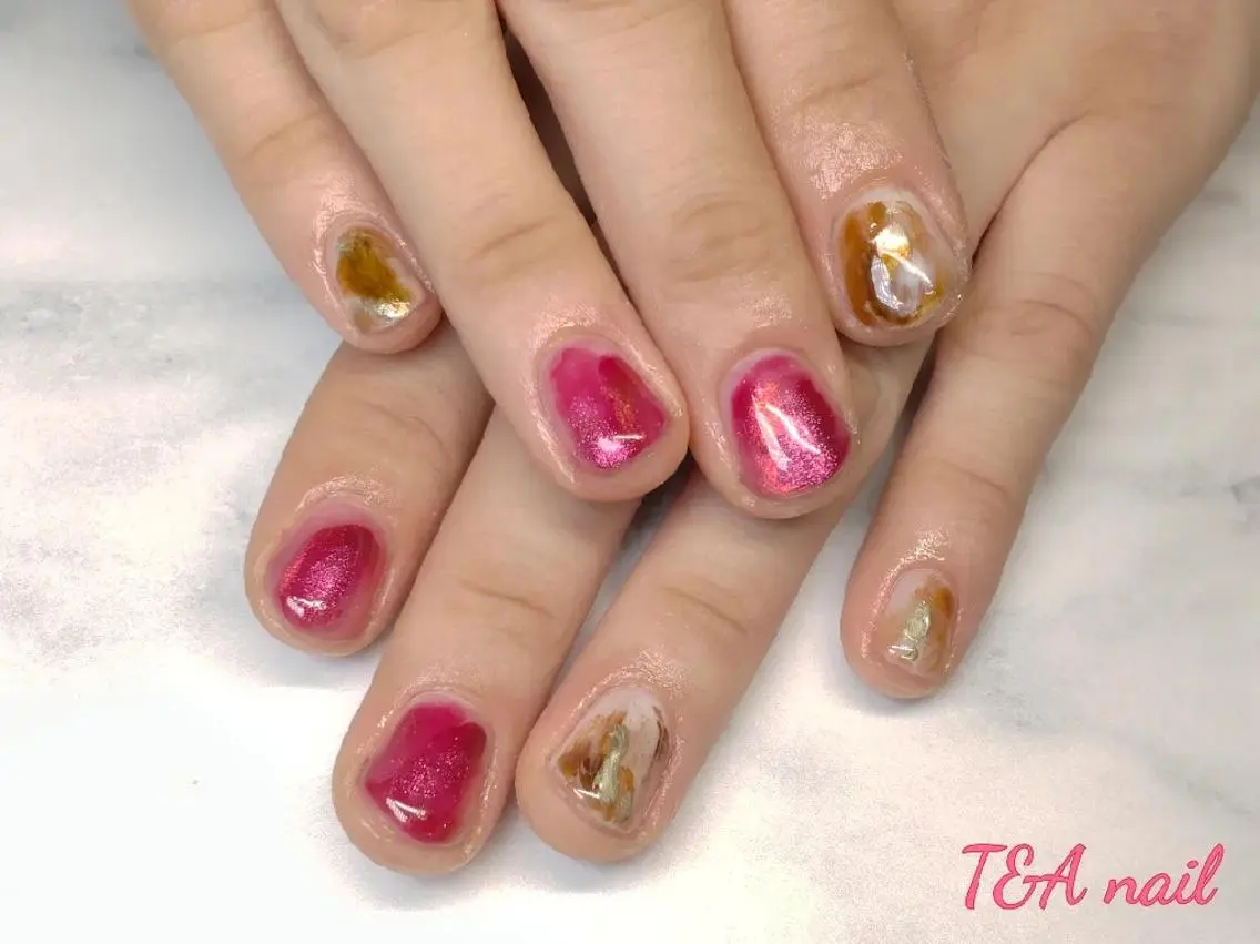 ショート ネイル ショートヘア 長さ出し ジェルネイル ニュアンスネイル 赤色 T&A nailのネイルデザイン