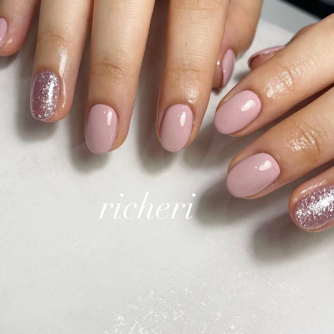 ミディアム ネイル 韓国風ヘア アートネイル フレンチネイル ジェルネイル ガラスフレンチ richeri beautyのエステ・リラクイメージ