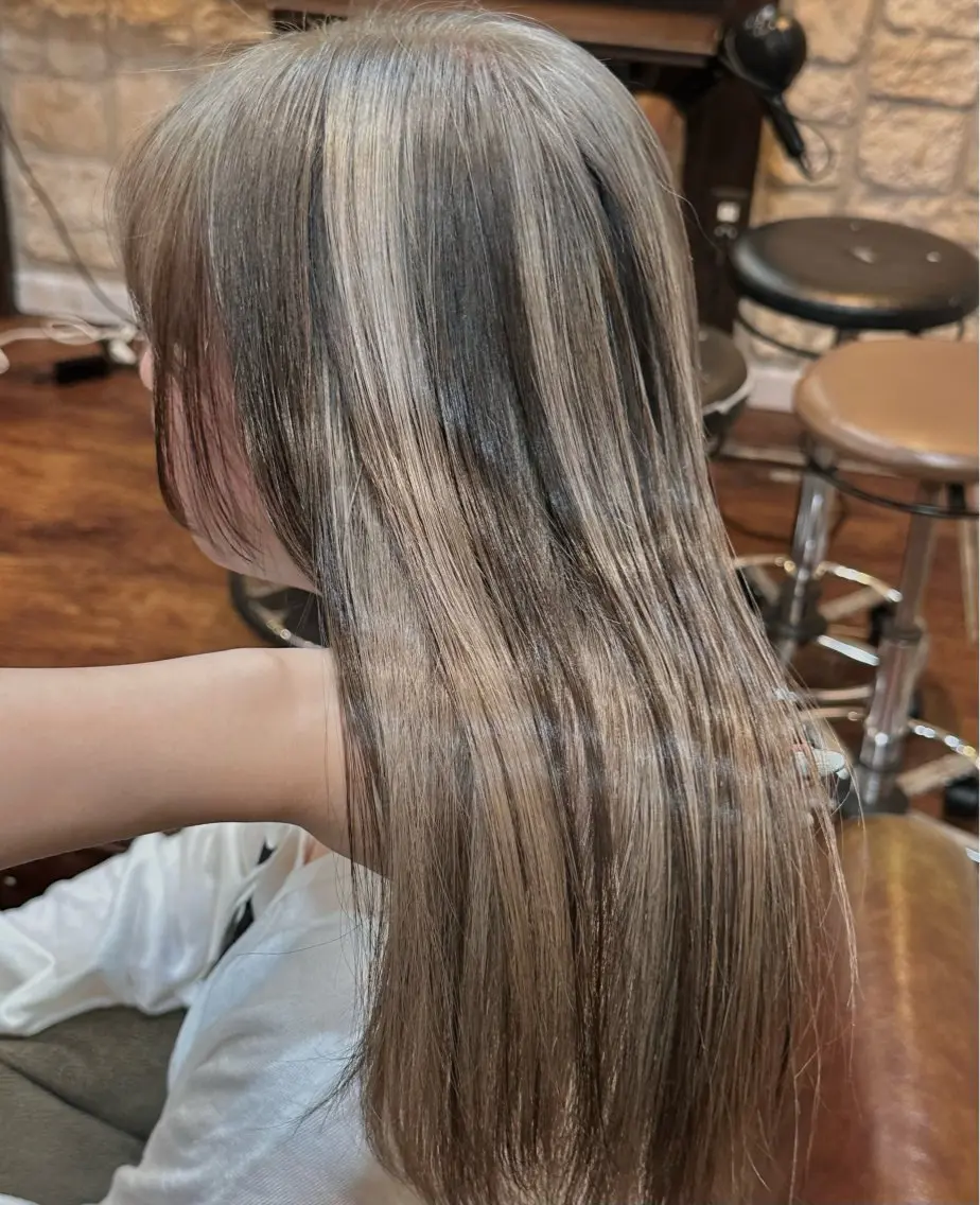 ロング カラー カット ヘアカラー トリートメント ブリーチカラー⸜♡⸝ クルミ🐍のヘアスタイル