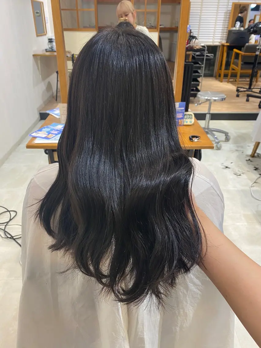 セミロング カラー mei / レイヤー 顔まわり 🤍のヘアスタイル