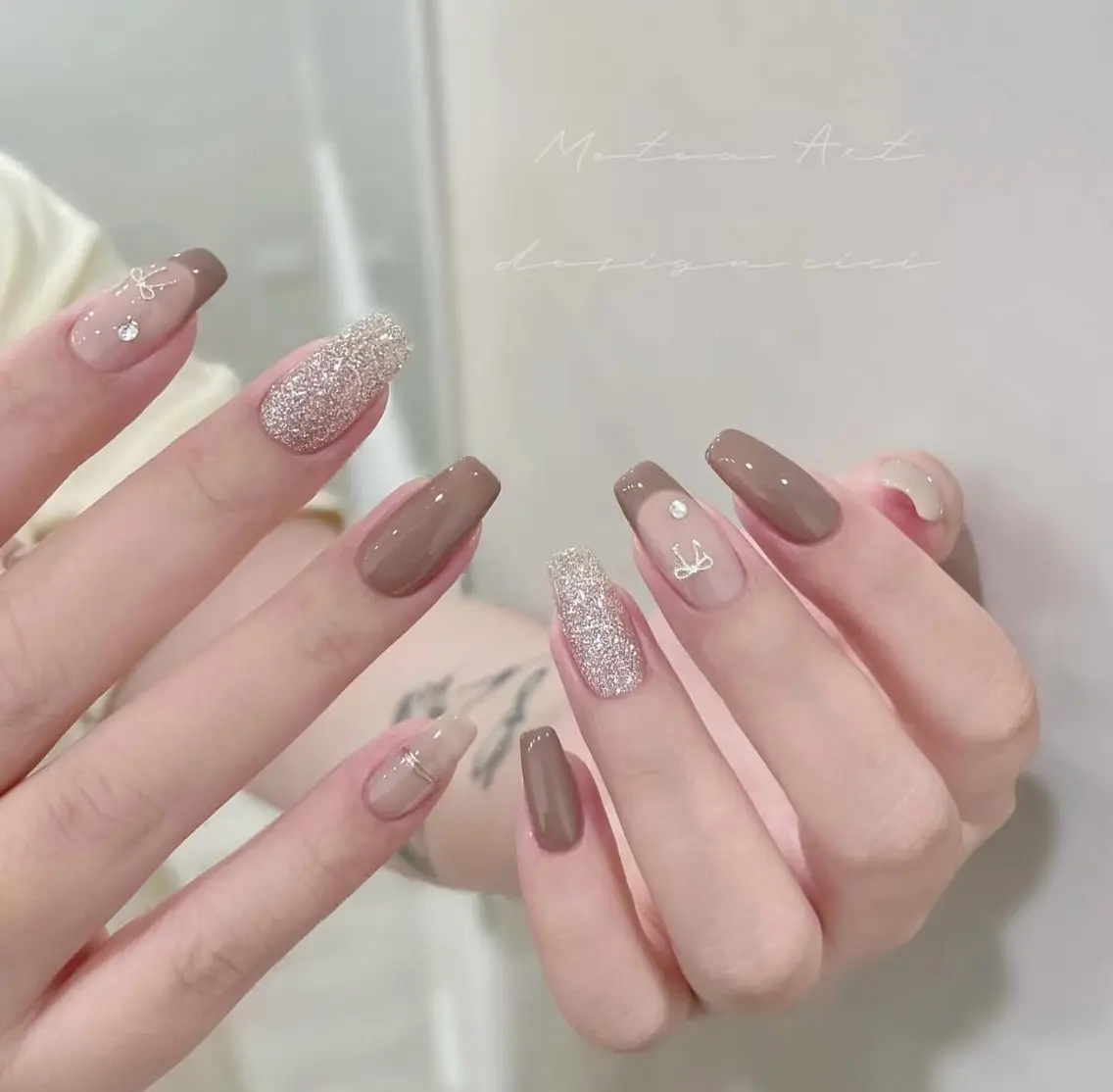 ネイル シンプルネイル ハンドネイル JISOO ANA.CHUOのネイルデザイン