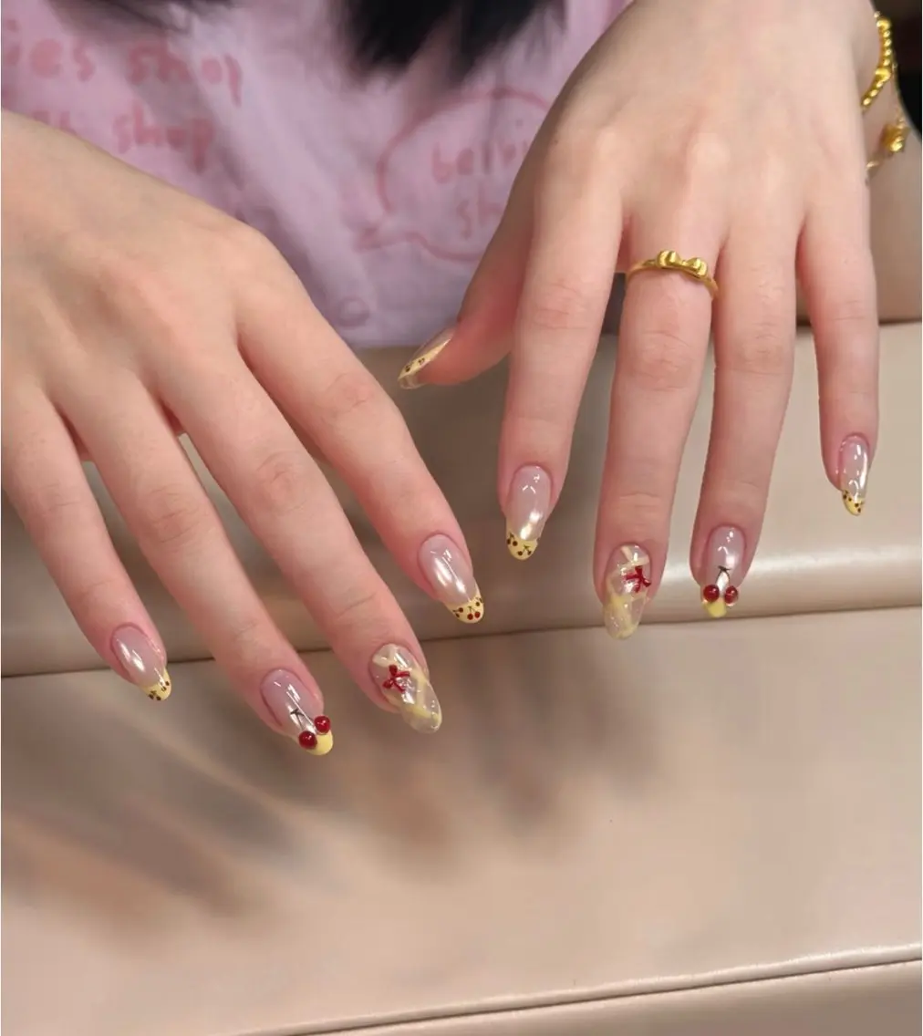ネイル アートネイル オーロラネイル チークネイル フレンチネイル ガラスフレンチ ハンドネイル 🎀YooLi Nail salonのネイルデザイン