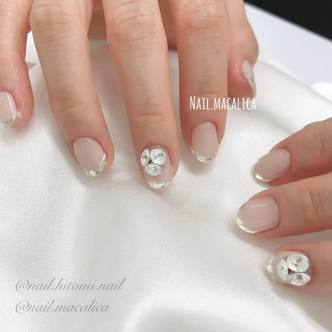 ネイル フレンチネイル ガラスフレンチ キラキラネイル ストーンネイル 冬ネイル ハンドネイル Nail macalicaのネイルデザイン
